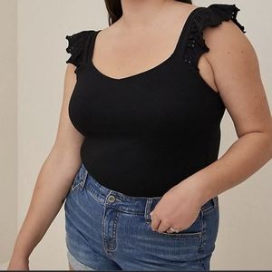 🎊FOXY V-NECK EYELET RUFFLE TANK